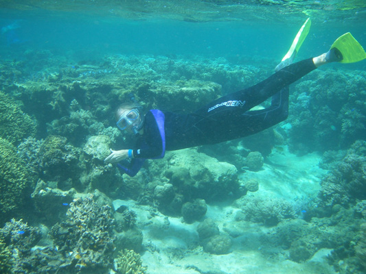 Melanie-developing-a-snorkeling-trail-in-Fiji