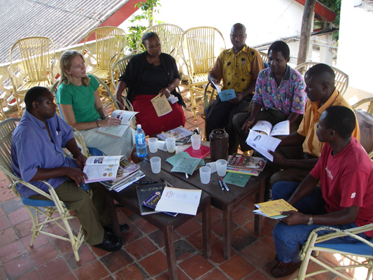 Melanie-leading-a-teacher-training-workshop-in-Kenya